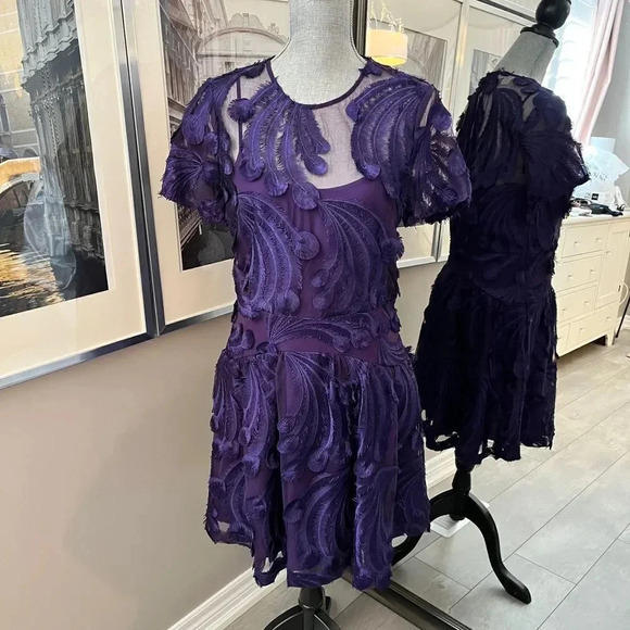 MICHAEL KORS NWOT Embroidered Dress Short Sleeve Lined, Size 8 - Picture 1 of 10